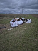 Foto: Bauschutt in der Landschaft 
