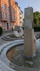 Foto: Graffiti am Springbrunnen  