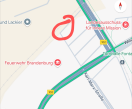 Foto: Sperrmüll zwischen Bahngleise und Gartenanlage  