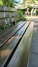 Foto: Defekte Bänke  