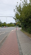 Foto: Verschiedene Schilder verschlissen Zentrumring B1/B102 - hier Wiesenweg  