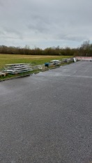 Foto: Illegale Lagerung von Infotafeln 