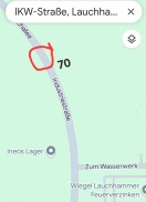 Foto: Kanaldeckel sehr tief eingesunken 