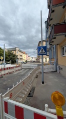 Foto: Unzulässig bauliche Errichtung einer Laterne auf dem Angebots-Radwegflächen  