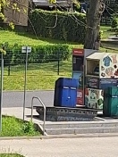Foto: Glascontainer Parkplatz nicht gesichert  