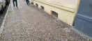 Foto: Hausnummer 21 breitflächig Glasscherben überall  