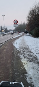 Foto: Konzept Schild zwischen Radweg und Gehweg gescheitert  