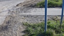 Foto: Unfallgefahr durch Schotter auf Fuß - Radweg seid Monaten  