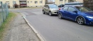 Foto: Großflächig glasscherben auf Straße und Gehweg  