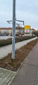 Foto: Reparatur der Plakathalterung nötig  