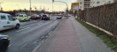 Foto: B1/B102 Zanderstraße - Split und Straßenschäden führen zu Verunreinigung geh und Radwegeflächen  