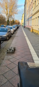 Foto: Schild fehlt - Schuhe unzulässig auf Radwegeflächen  