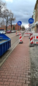 Foto: Bitte Konfliktfreie Verkehrsführung für Radfahrer und Fußgänger Herstellen  