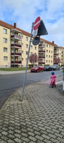 Foto: Ecke Ferdinand Lassalle Straße Schild umgefahren 