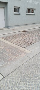 Foto: Ecke Wollenweberstraße lose Steine  
