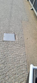 Foto: Klein Pflaster abgesackt direkt Jahrtausend Brücke  