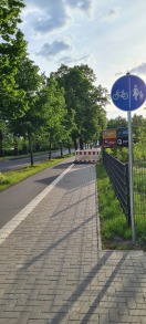 Foto: Mindestbreite für VZ 241 unterschritten - bitte nachbessern der Schulwegesicherheit  