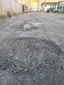 Foto: Tiefe Schlaglöcher  