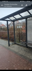 Foto: Glasscheibe bei der Haltestelle am Seegarten 