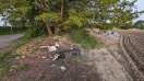 Foto: Gewerbemüll am Wegrand 