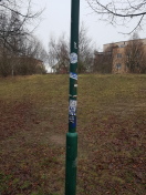 Foto: Sachbeschädigung durch Aufkleber 