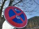 Foto: Verkehrsschild beklebt 