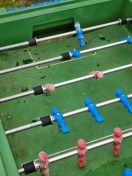 Foto: Scherben auf dem Tischkicker 