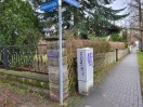 Foto: Schaltkasten und Wand mit Farbe beschmiert 