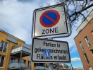 Foto: Verkehrsschild beklebt 