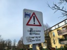Foto: Schild beklebt 