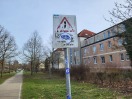 Foto: Schild beklebt 