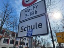 Foto: Schild beklebt 