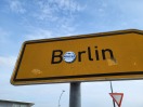 Foto: Verkehrsschild beklebt 