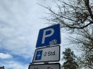 Foto: Parkschild beklebt 
