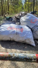 Foto: Krebserregende Mineralwolle im Wald 