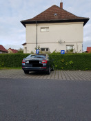 Foto: Schilder für den Ausweis Behinertenparkplatz beschädigt oder nicht sichtbar 