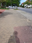 Foto: Glassplitter  auf Fuß- und Radweg 