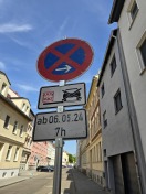 Foto: Beklebtes Verkehrsschild 
