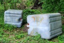 Foto: Wilde Deponie 2 große Tanks am Waldrand 