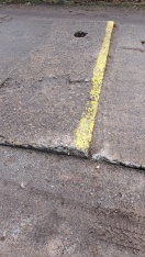 Foto: Hochstehende Betonplatte 