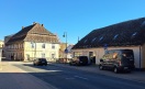 Foto: Fahrzeuge blockieren regelmässig Fussweg 