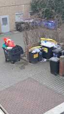 Foto: Innenhof .................wird durch Gewerbetreibende zugemüllt. 