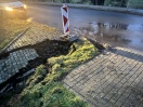 Foto: Straßenrand bricht zusammen  