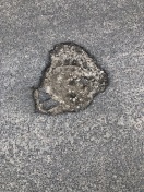 Foto: 2 Löcher in Straße  