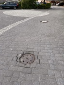 Foto: Abwasserdeckel eingedrückt 