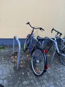 Foto: Altes Fahrrad und Schloss  