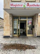 Foto: abgesenkter Gehweg als Frost &amp; Wasserfalle 