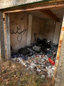 Foto: Vermüllung alter Hundeplatz - Wald Ortrander Straße/ ehemaliger Kraftverkehr  