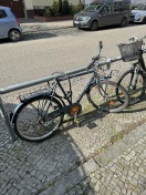 Foto: Abgestelltes Schrottfahrrad 