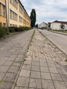 Foto: Gefährlicher Zustand des Fahrradwegs vor der Wilhelm-Busch-Grundschule (Görden) 